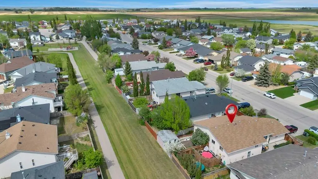 312 Strathaven Drive Strathmore AB T1P 1M2