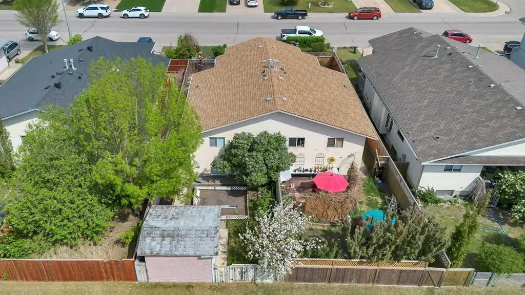 312 Strathaven Drive Strathmore AB T1P 1M2