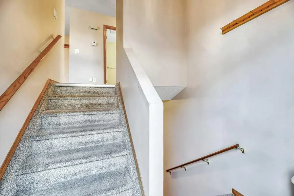 312 Strathaven Drive Strathmore AB T1P 1M2