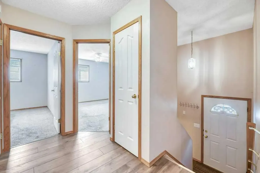 312 Strathaven Drive Strathmore AB T1P 1M2