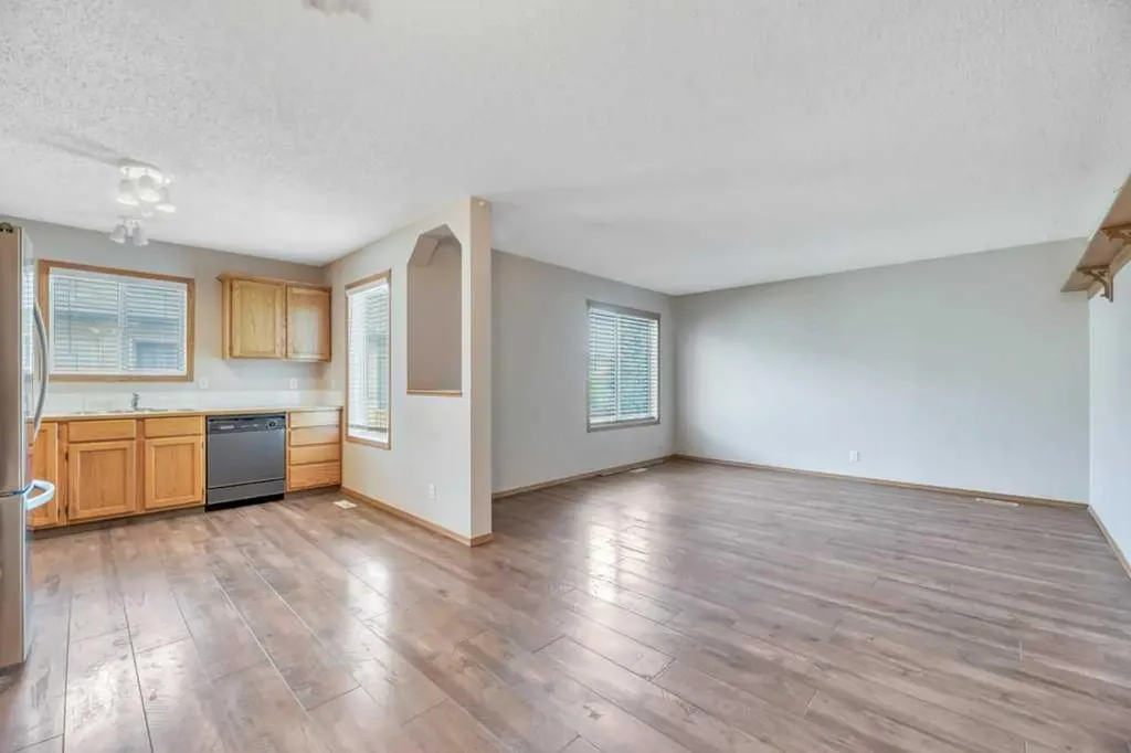 312 Strathaven Drive Strathmore AB T1P 1M2