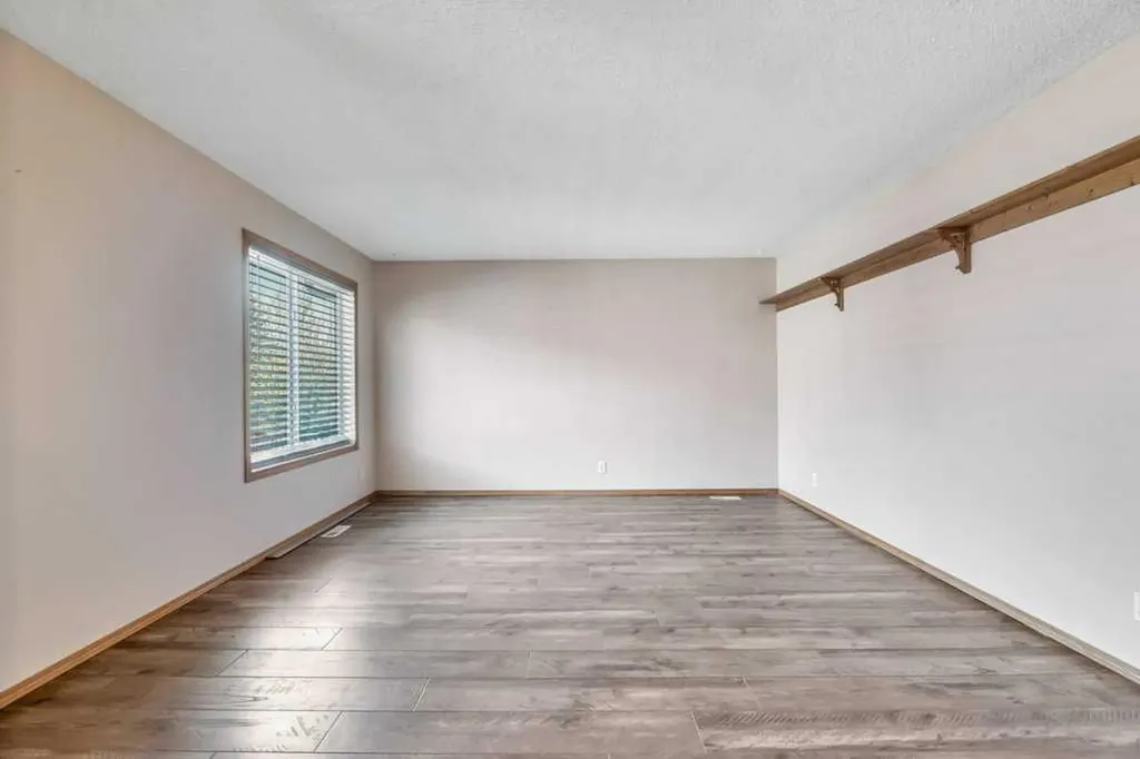 312 Strathaven Drive Strathmore AB T1P 1M2