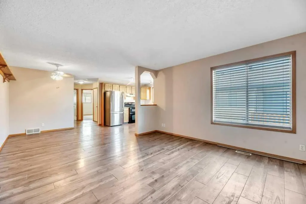 312 Strathaven Drive Strathmore AB T1P 1M2