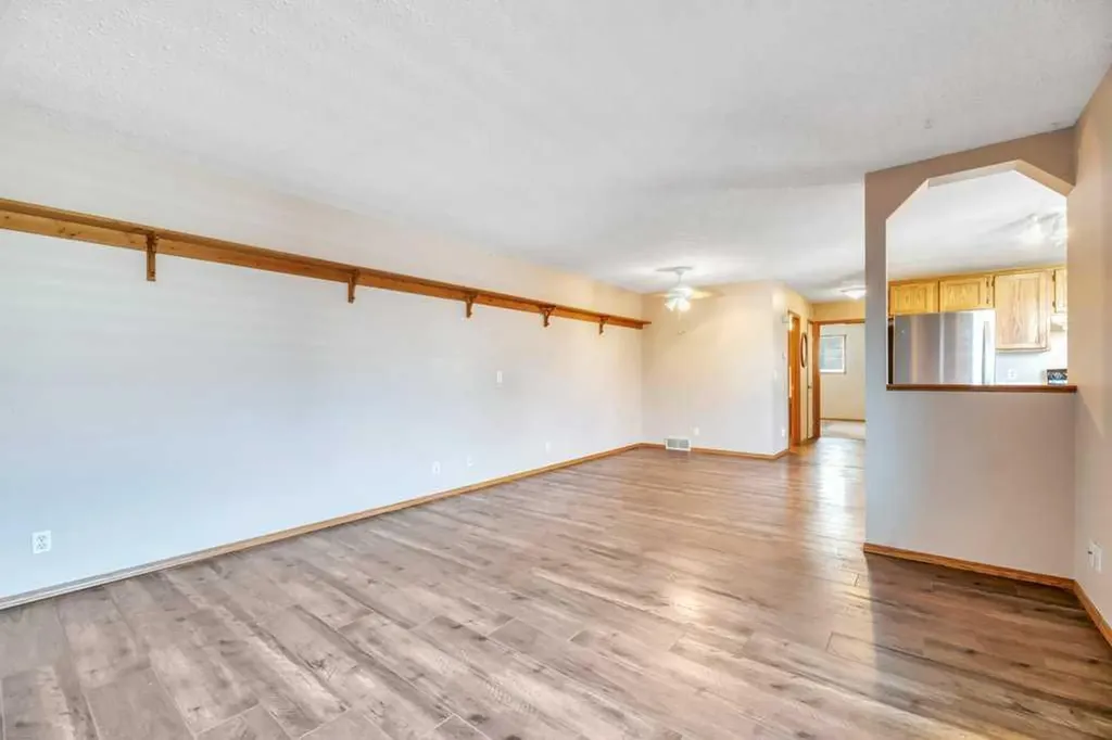 312 Strathaven Drive Strathmore AB T1P 1M2