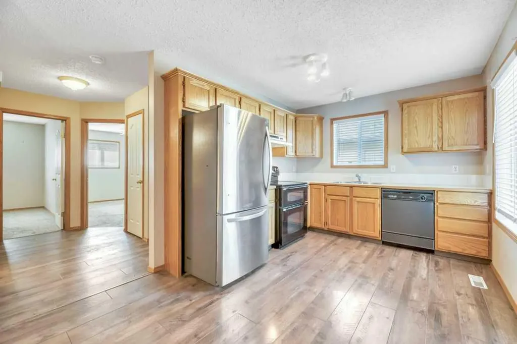 312 Strathaven Drive Strathmore AB T1P 1M2