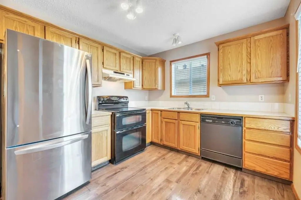 312 Strathaven Drive Strathmore AB T1P 1M2