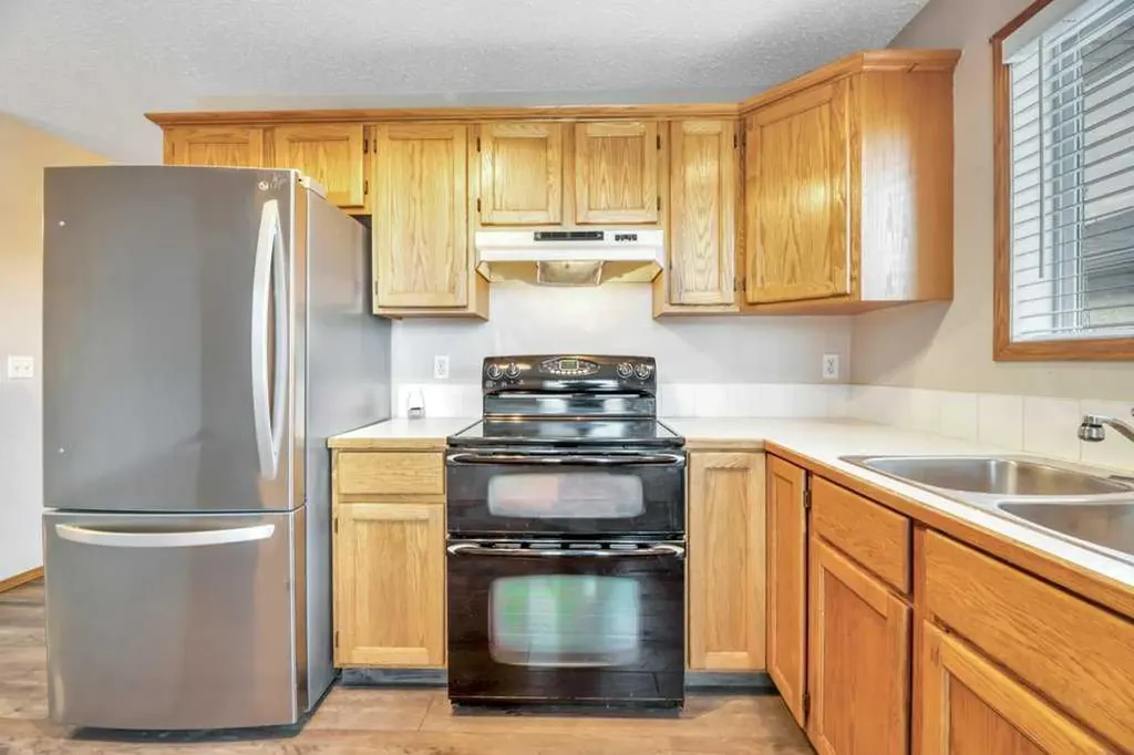 312 Strathaven Drive Strathmore AB T1P 1M2