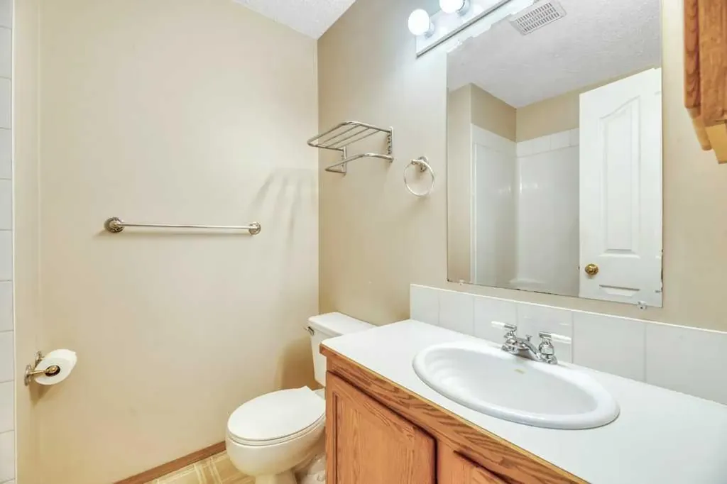 312 Strathaven Drive Strathmore AB T1P 1M2