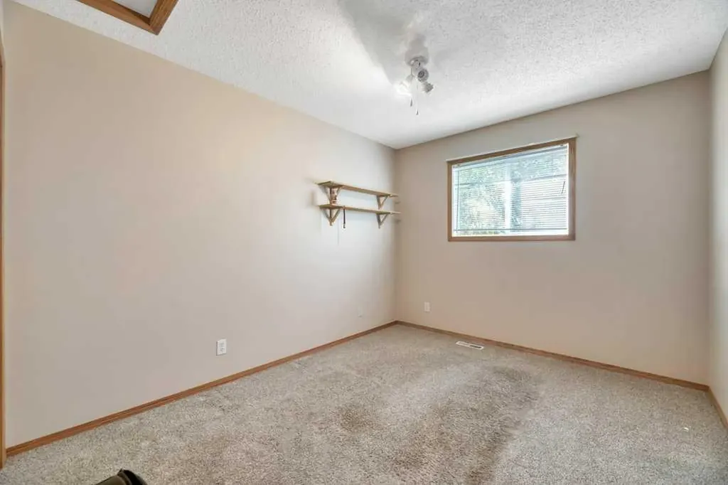312 Strathaven Drive Strathmore AB T1P 1M2