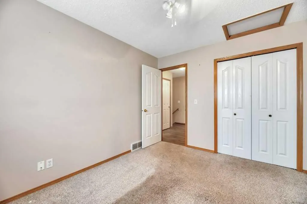 312 Strathaven Drive Strathmore AB T1P 1M2