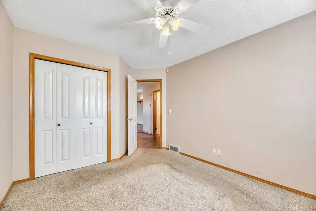312 Strathaven Drive Strathmore AB T1P 1M2