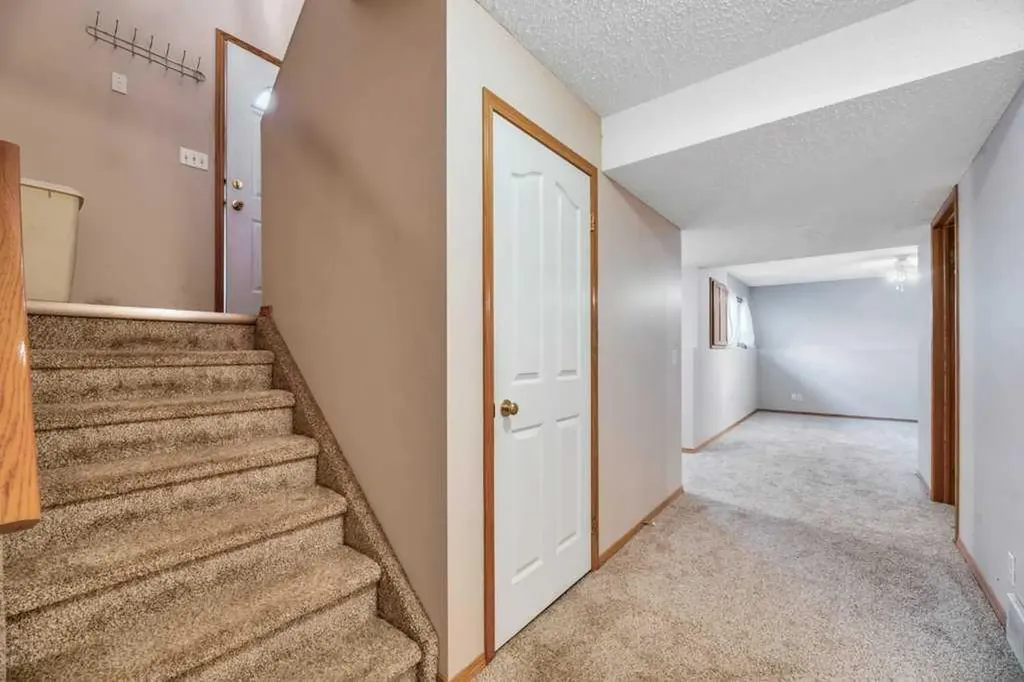 312 Strathaven Drive Strathmore AB T1P 1M2