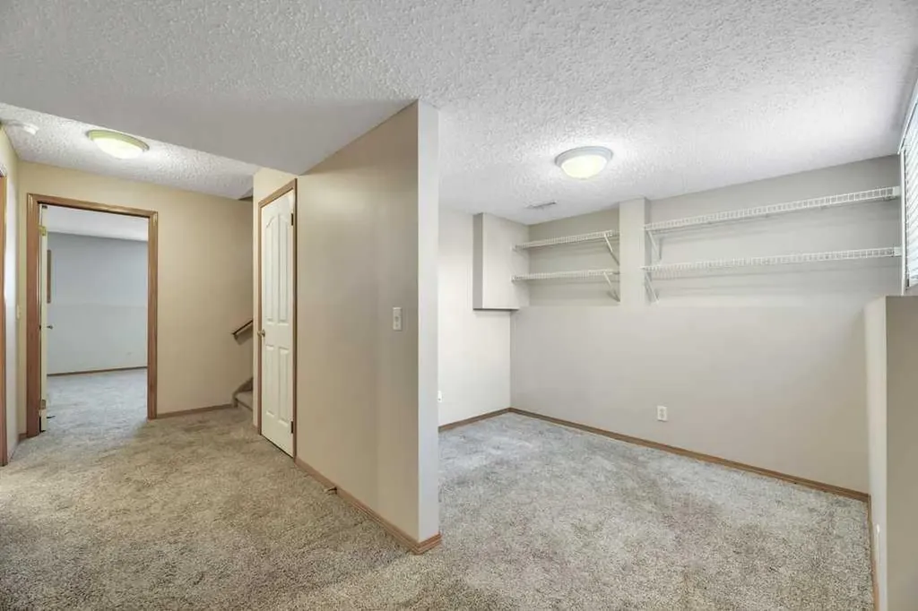 312 Strathaven Drive Strathmore AB T1P 1M2