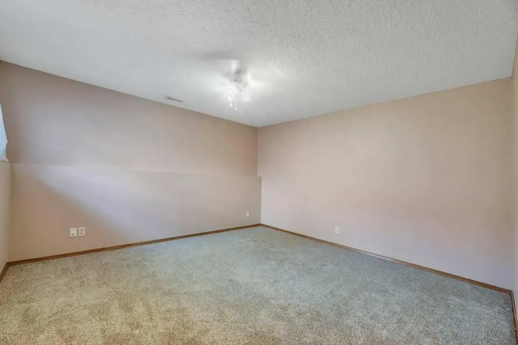 312 Strathaven Drive Strathmore AB T1P 1M2