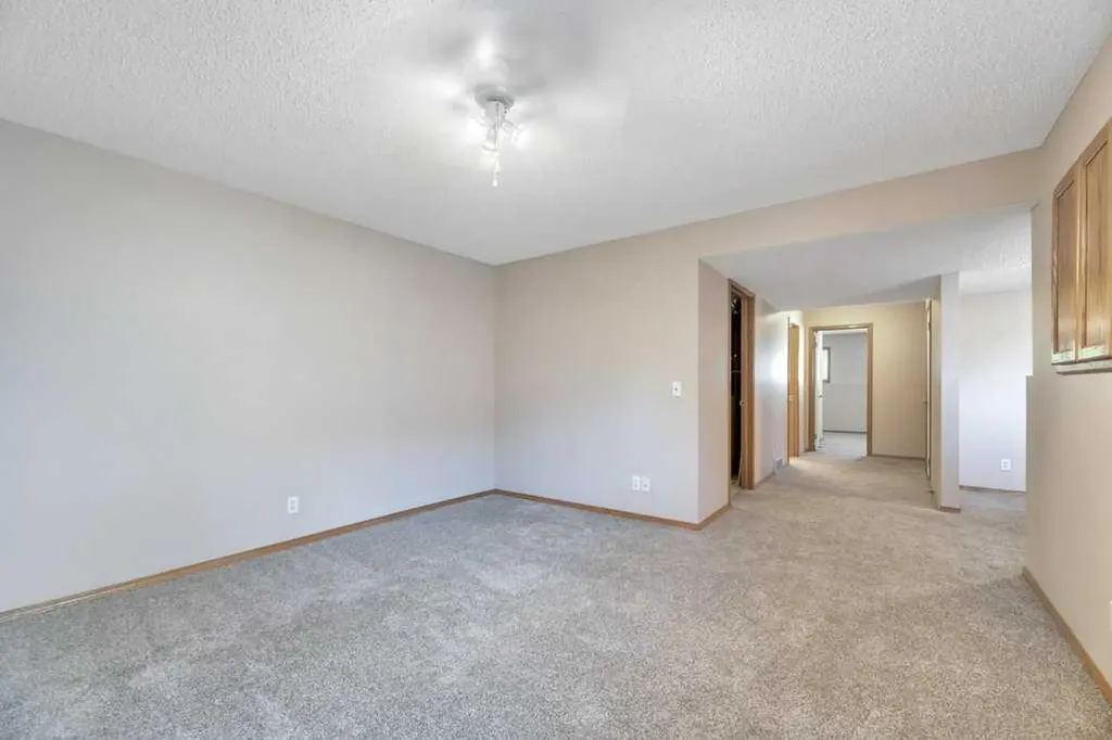 312 Strathaven Drive Strathmore AB T1P 1M2
