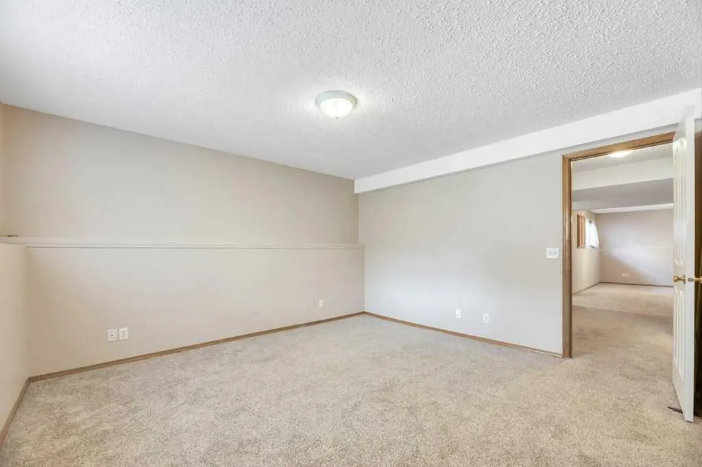 312 Strathaven Drive Strathmore AB T1P 1M2