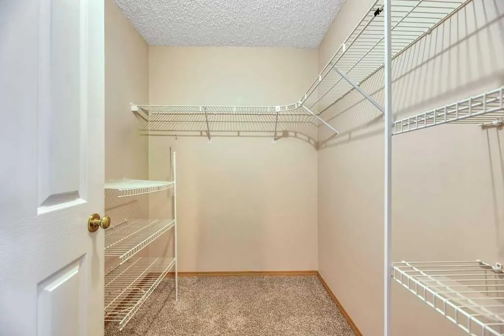 312 Strathaven Drive Strathmore AB T1P 1M2