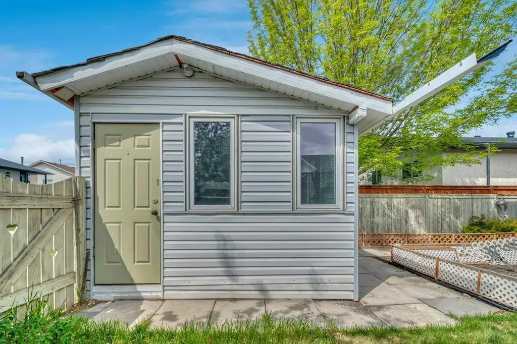 312 Strathaven Drive Strathmore AB T1P 1M2