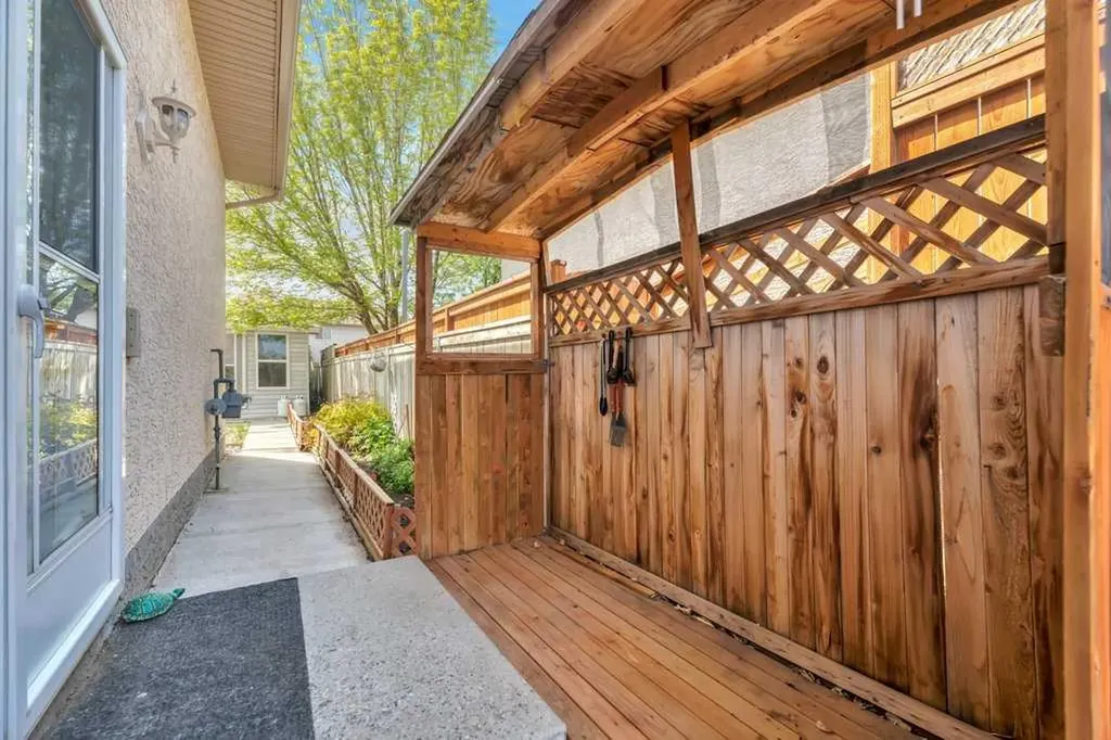 312 Strathaven Drive Strathmore AB T1P 1M2