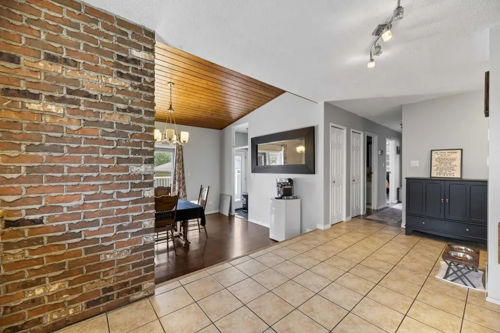 5609 Sherwood Crescent Olds AB T4H 1C5