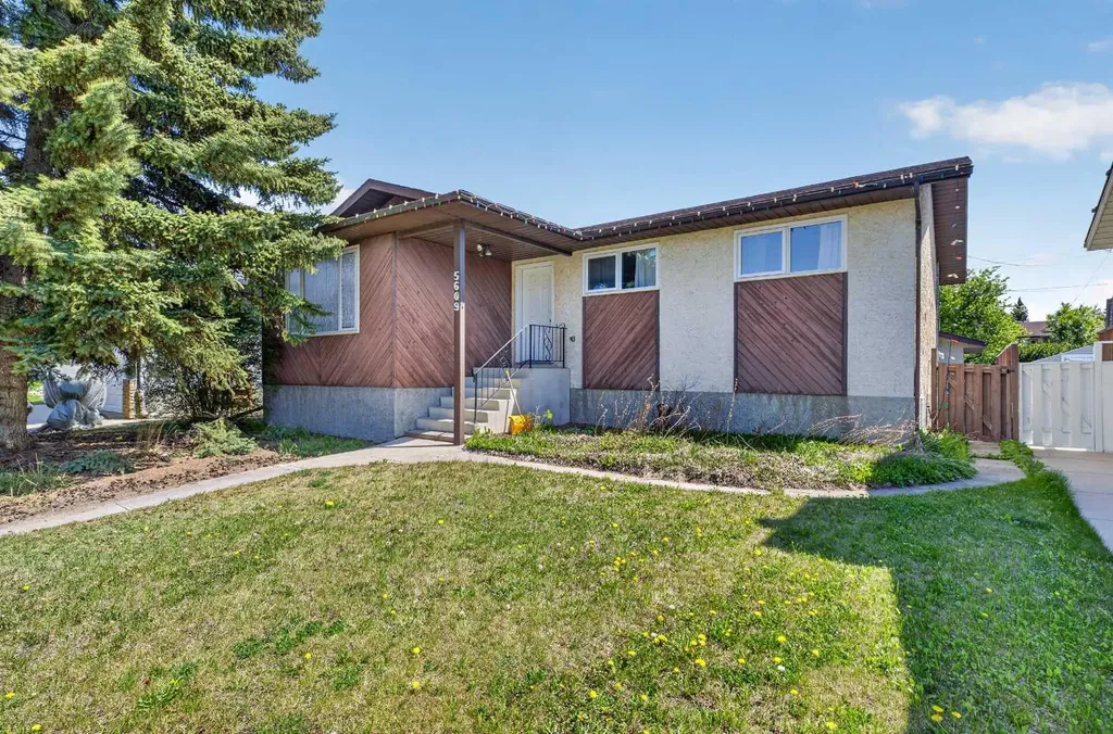 5609 Sherwood Crescent Olds AB T4H 1C5