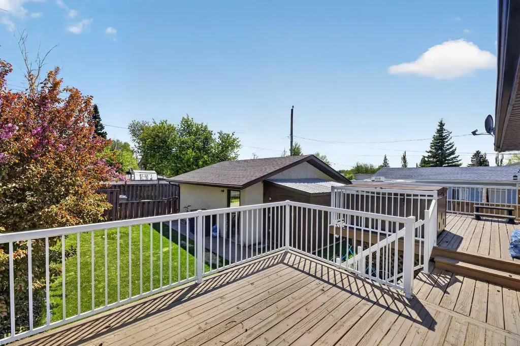 5609 Sherwood Crescent Olds AB T4H 1C5