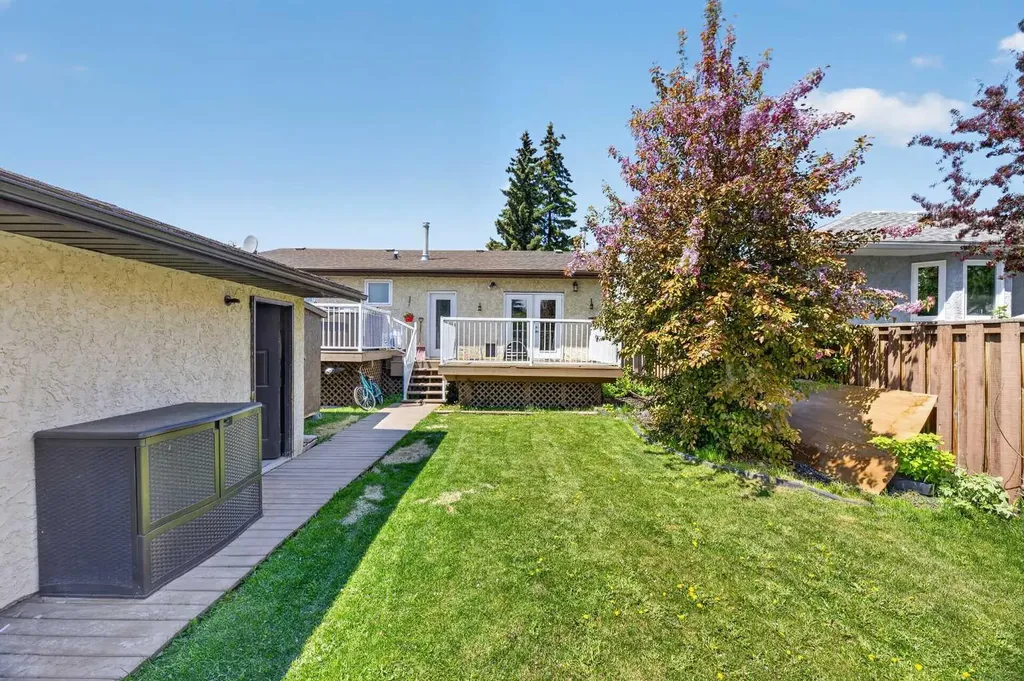 5609 Sherwood Crescent Olds AB T4H 1C5