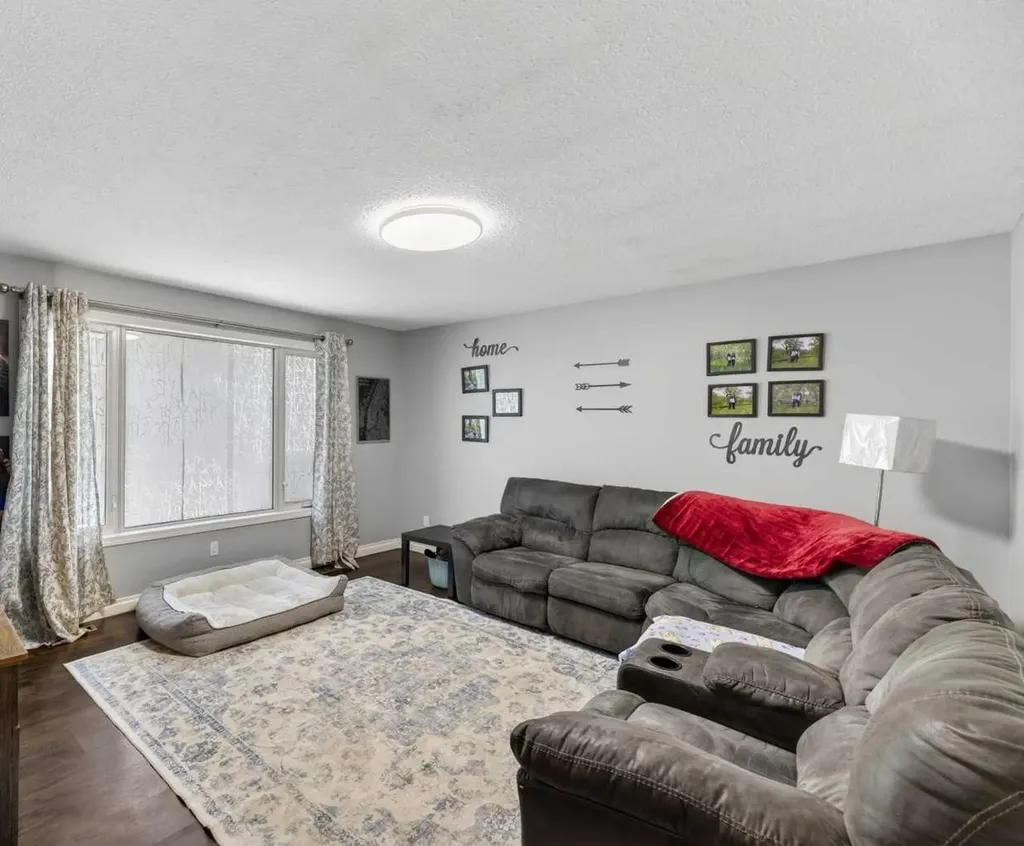 5609 Sherwood Crescent Olds AB T4H 1C5