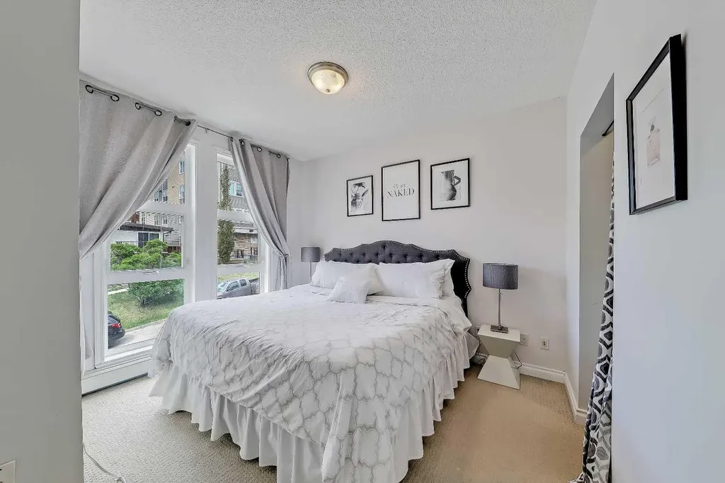 716 5 Street NE Calgary AB T2E 3W8