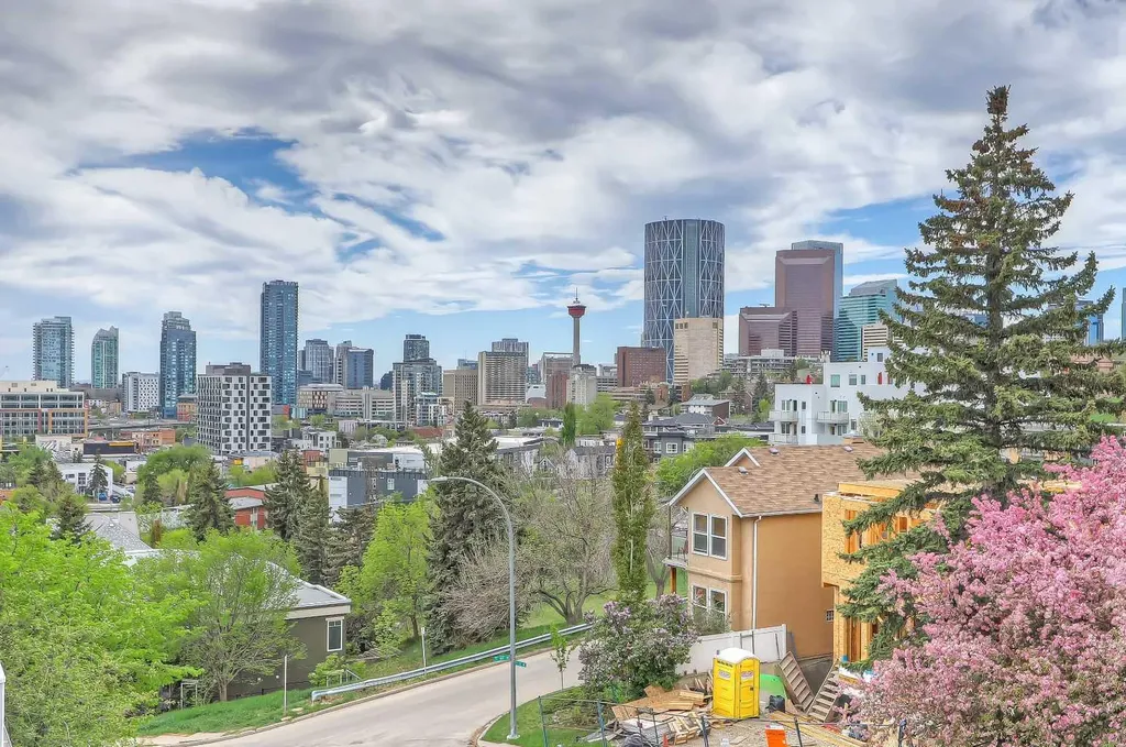 716 5 Street NE Calgary AB T2E 3W8