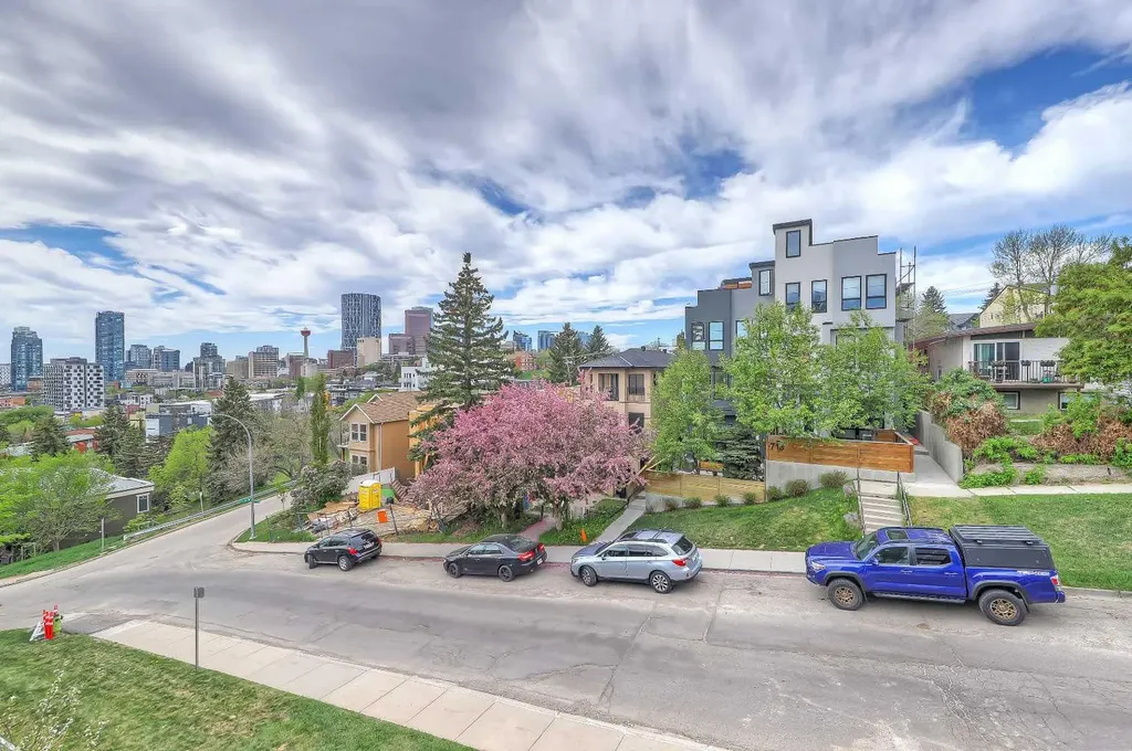 716 5 Street NE Calgary AB T2E 3W8