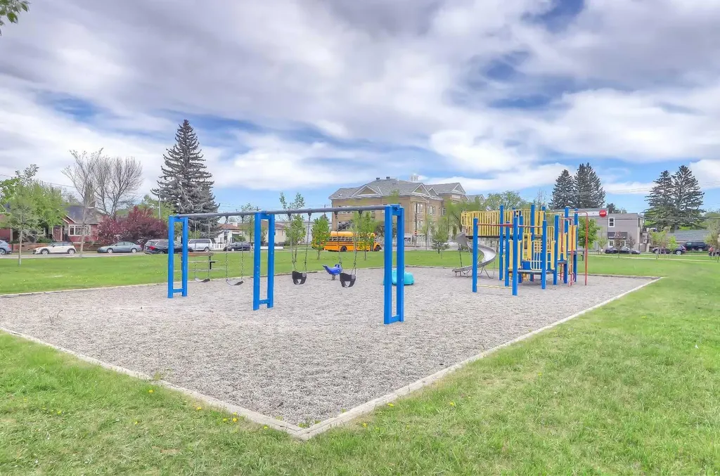 716 5 Street NE Calgary AB T2E 3W8