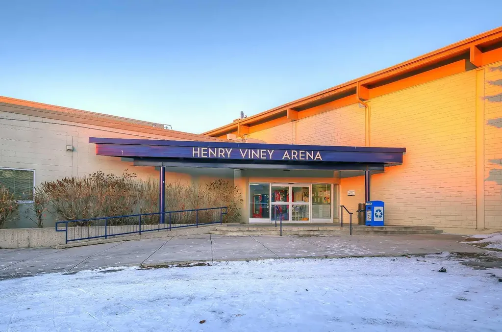 716 5 Street NE Calgary AB T2E 3W8