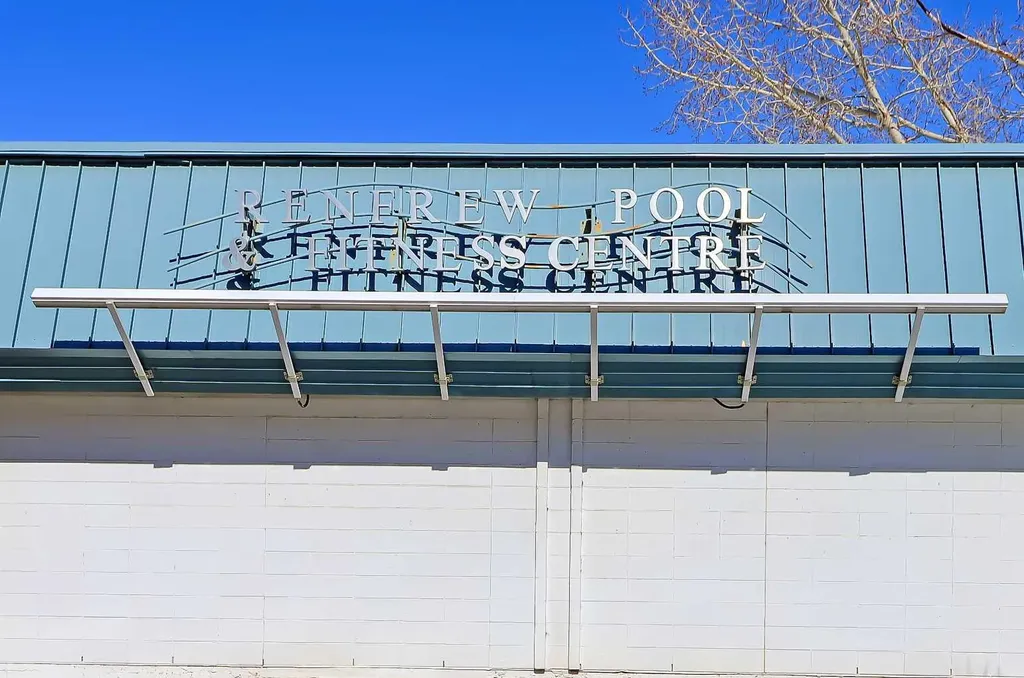 716 5 Street NE Calgary AB T2E 3W8