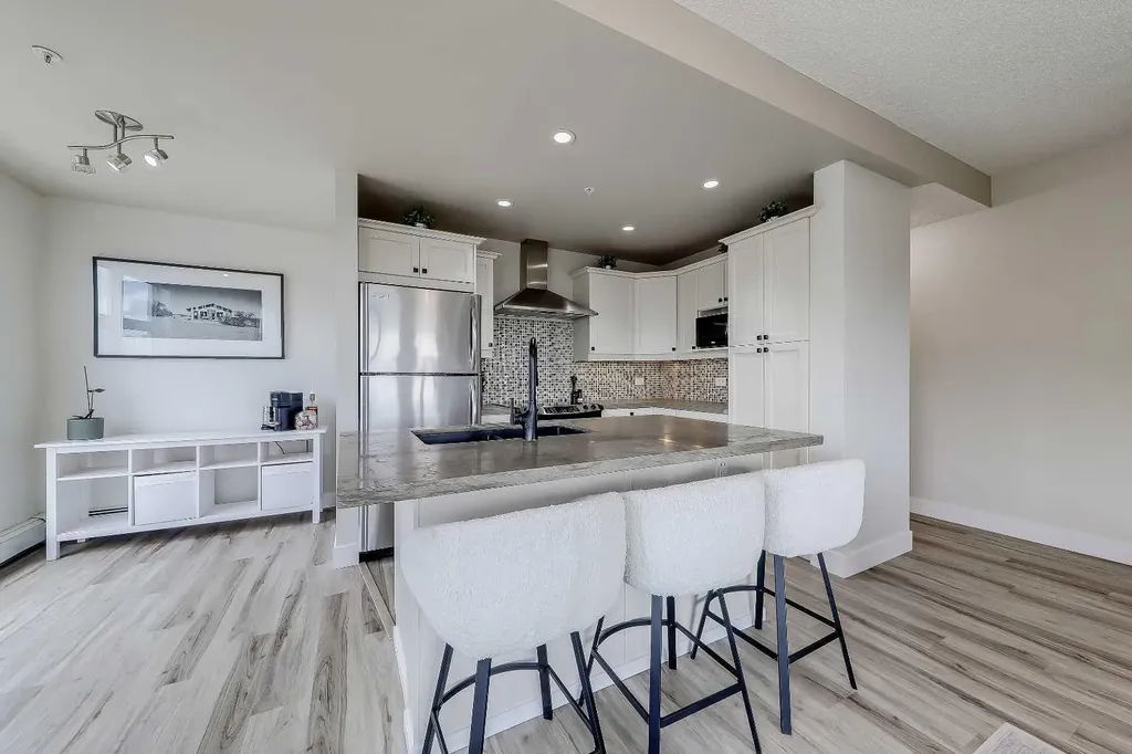 716 5 Street NE Calgary AB T2E 3W8