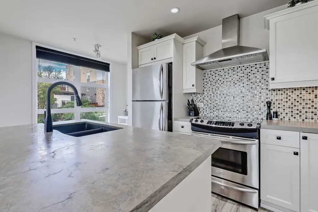 716 5 Street NE Calgary AB T2E 3W8