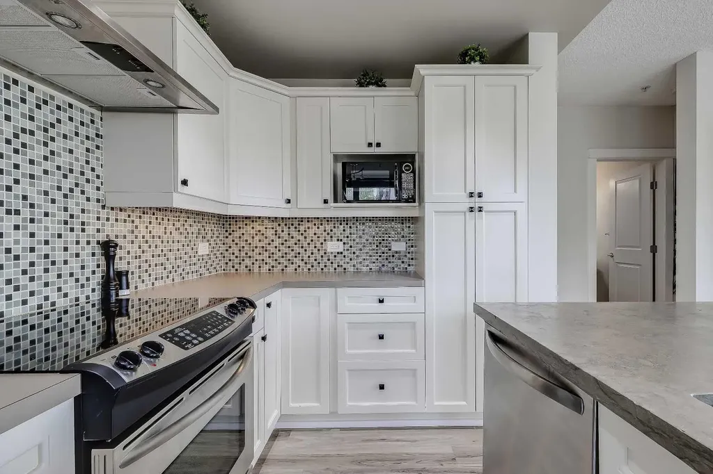 716 5 Street NE Calgary AB T2E 3W8