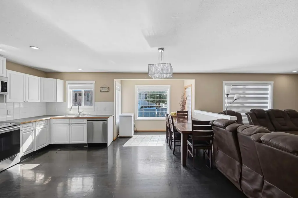 46 Panorama Hills Close NW Calgary AB T3K 5J2