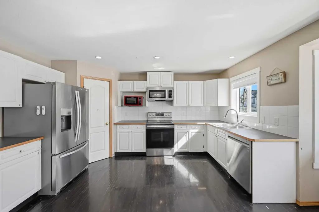 46 Panorama Hills Close NW Calgary AB T3K 5J2