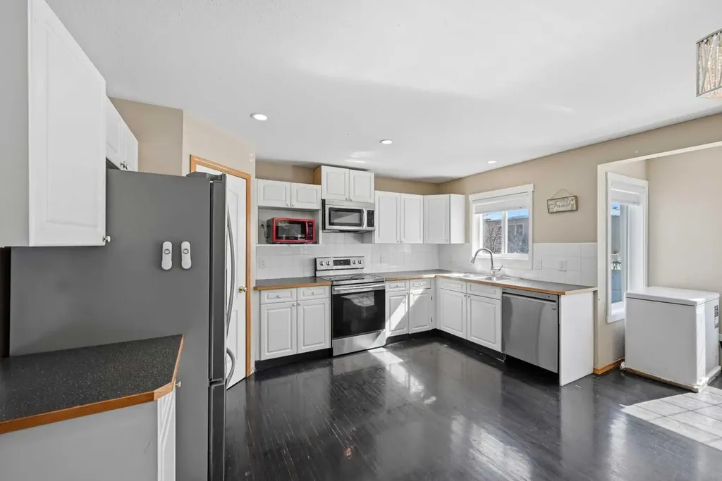 46 Panorama Hills Close NW Calgary AB T3K 5J2