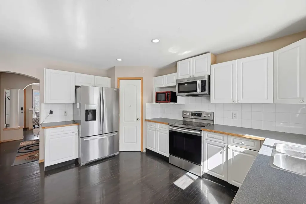 46 Panorama Hills Close NW Calgary AB T3K 5J2