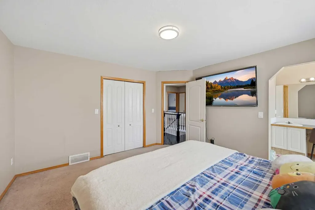 46 Panorama Hills Close NW Calgary AB T3K 5J2