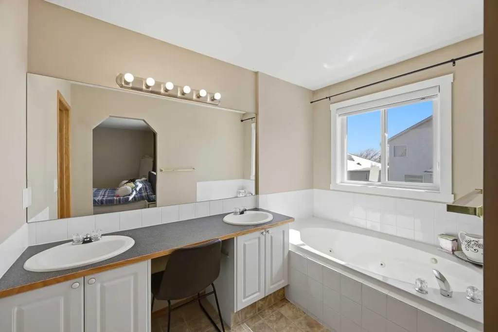 46 Panorama Hills Close NW Calgary AB T3K 5J2