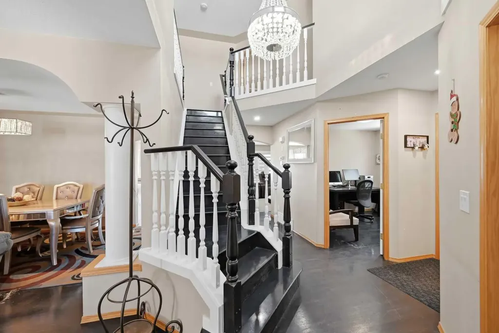 46 Panorama Hills Close NW Calgary AB T3K 5J2