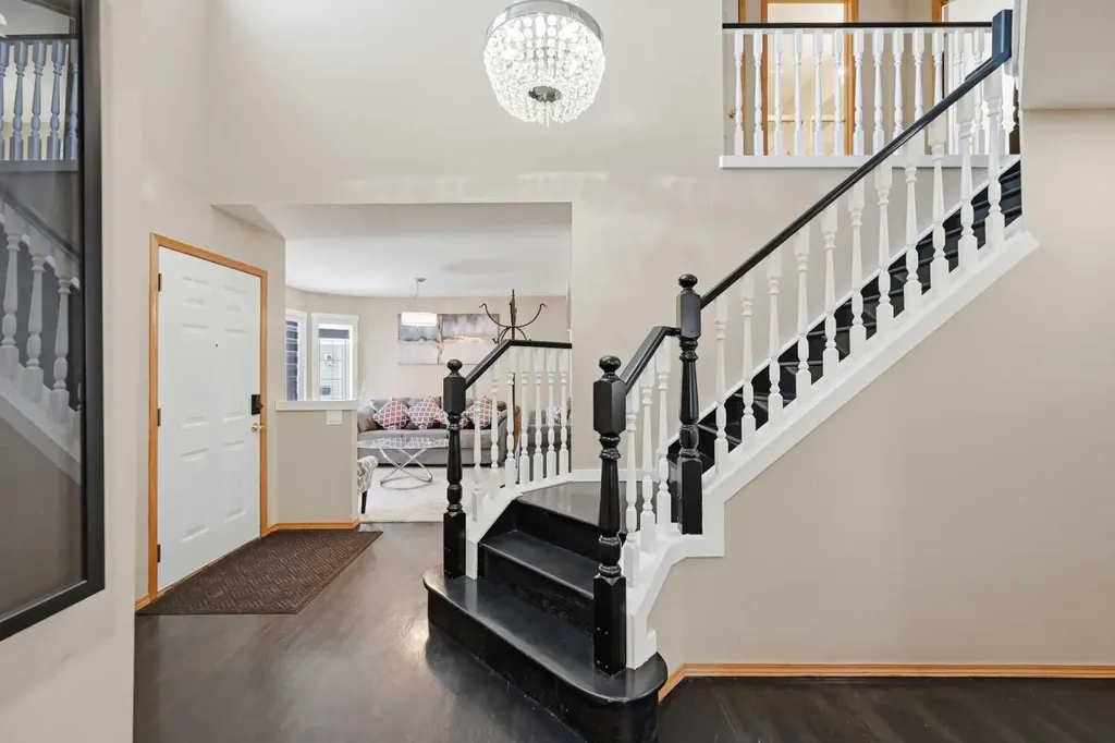 46 Panorama Hills Close NW Calgary AB T3K 5J2
