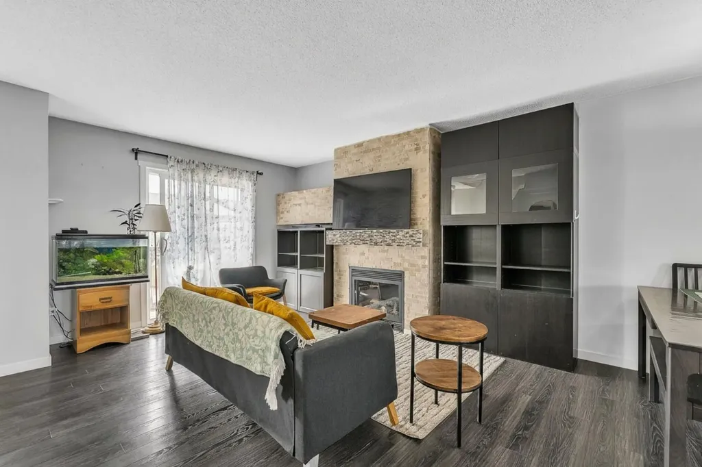 425 Copperpond Landing SE Calgary AB T2Z1G6