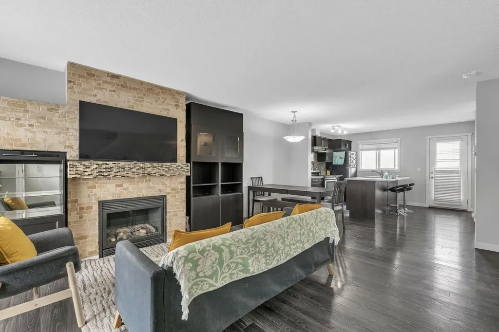 425 Copperpond Landing SE Calgary AB T2Z1G6