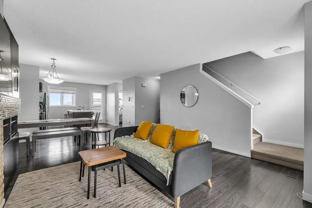 425 Copperpond Landing SE Calgary AB T2Z1G6