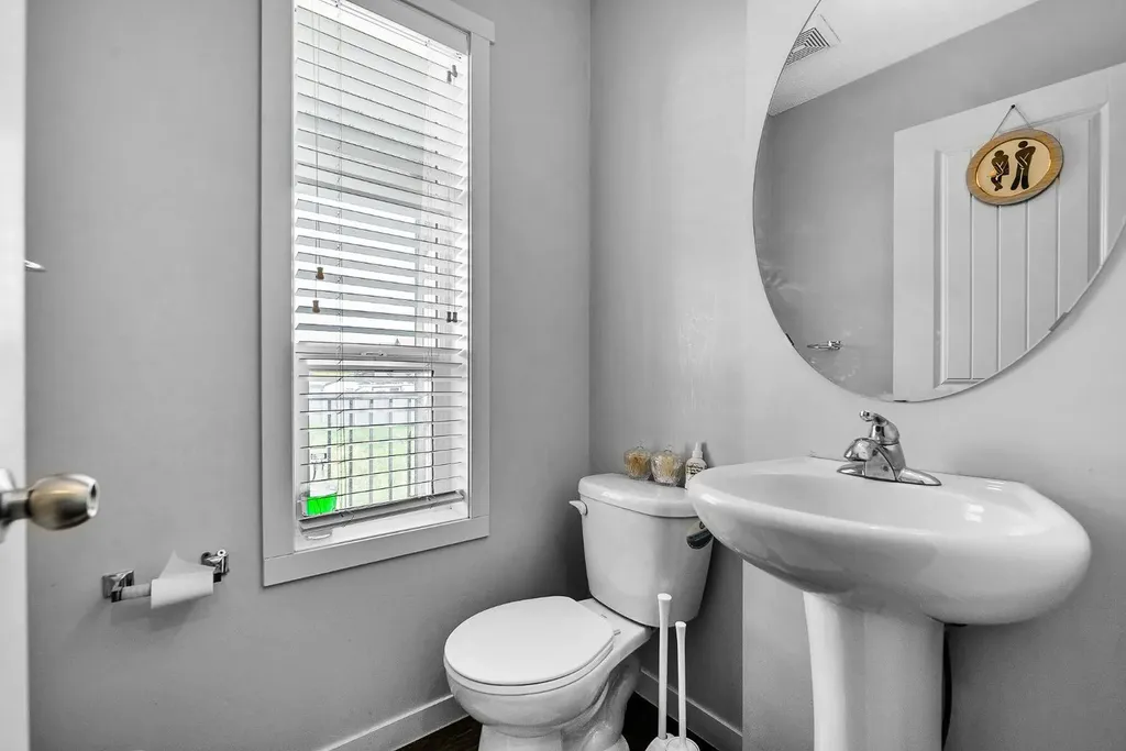 425 Copperpond Landing SE Calgary AB T2Z1G6
