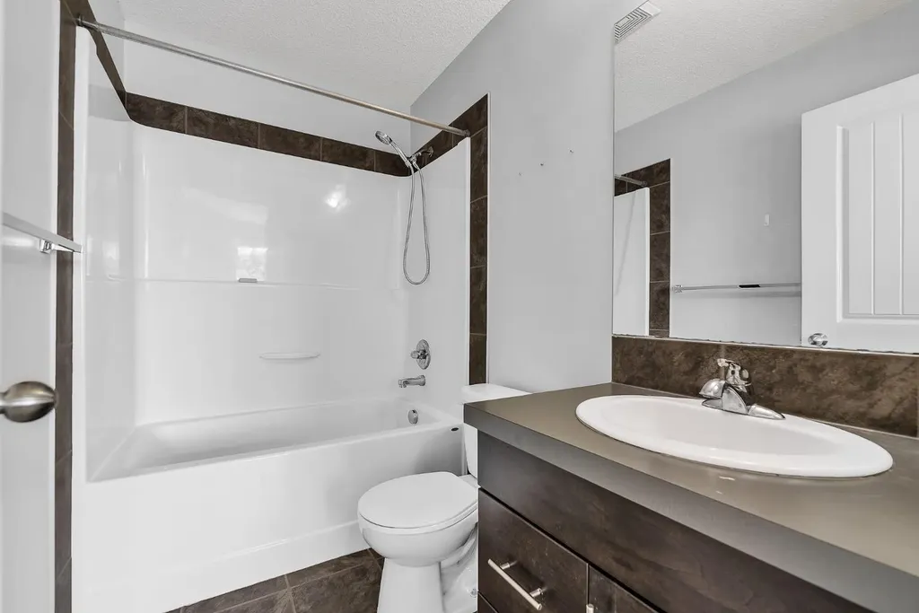 425 Copperpond Landing SE Calgary AB T2Z1G6